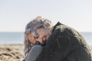 Infantilizar idoso traz impactos físicos, sociais e psicológicos