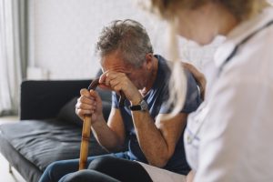 Quedas de idosos devem ser investigadas com rigor, alertam especialistas