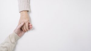 Cuidar de parceiro com demência aumenta sintomas depressivos