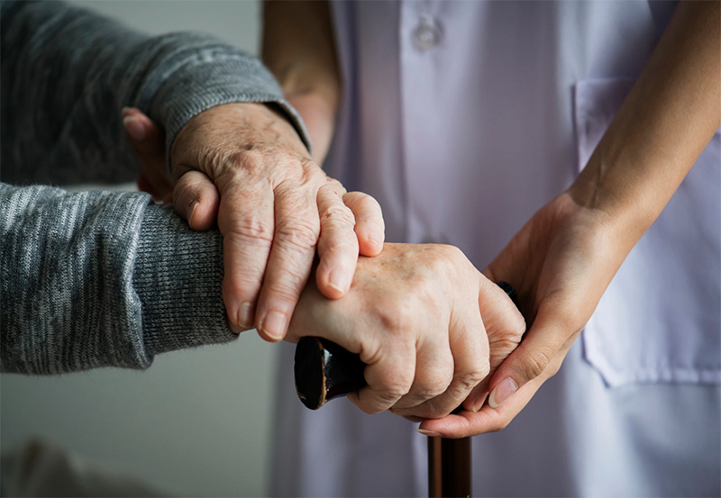 Quedas entre idosos são comuns: como prevenir e evitar
